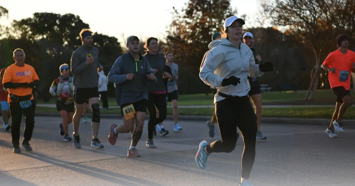 Sarah Katz RD marathon race during cold weather running